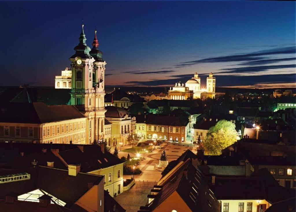 Fortuna Apartmanok Eger Bagian luar foto